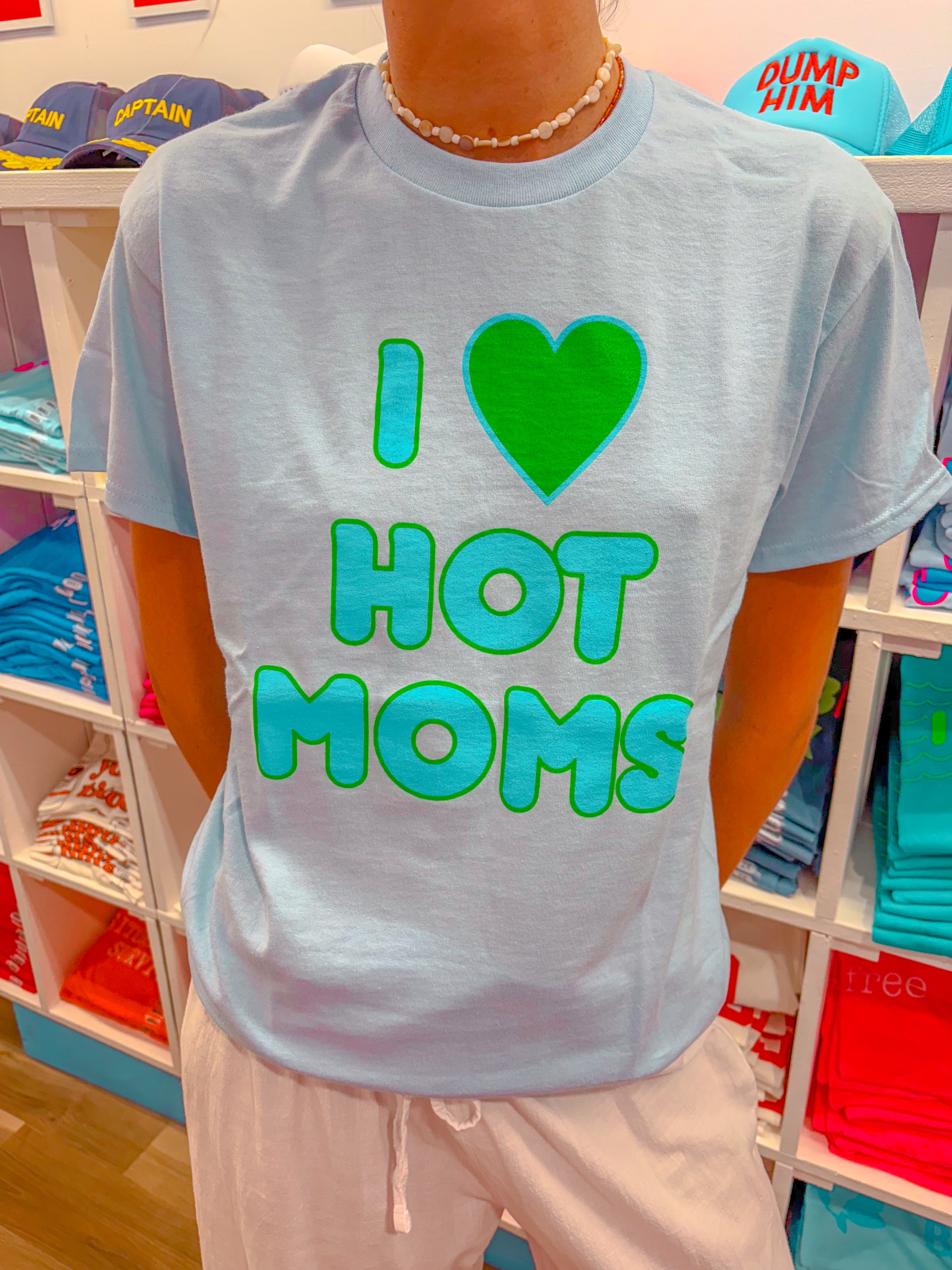 I LOVE HOT MOMS T