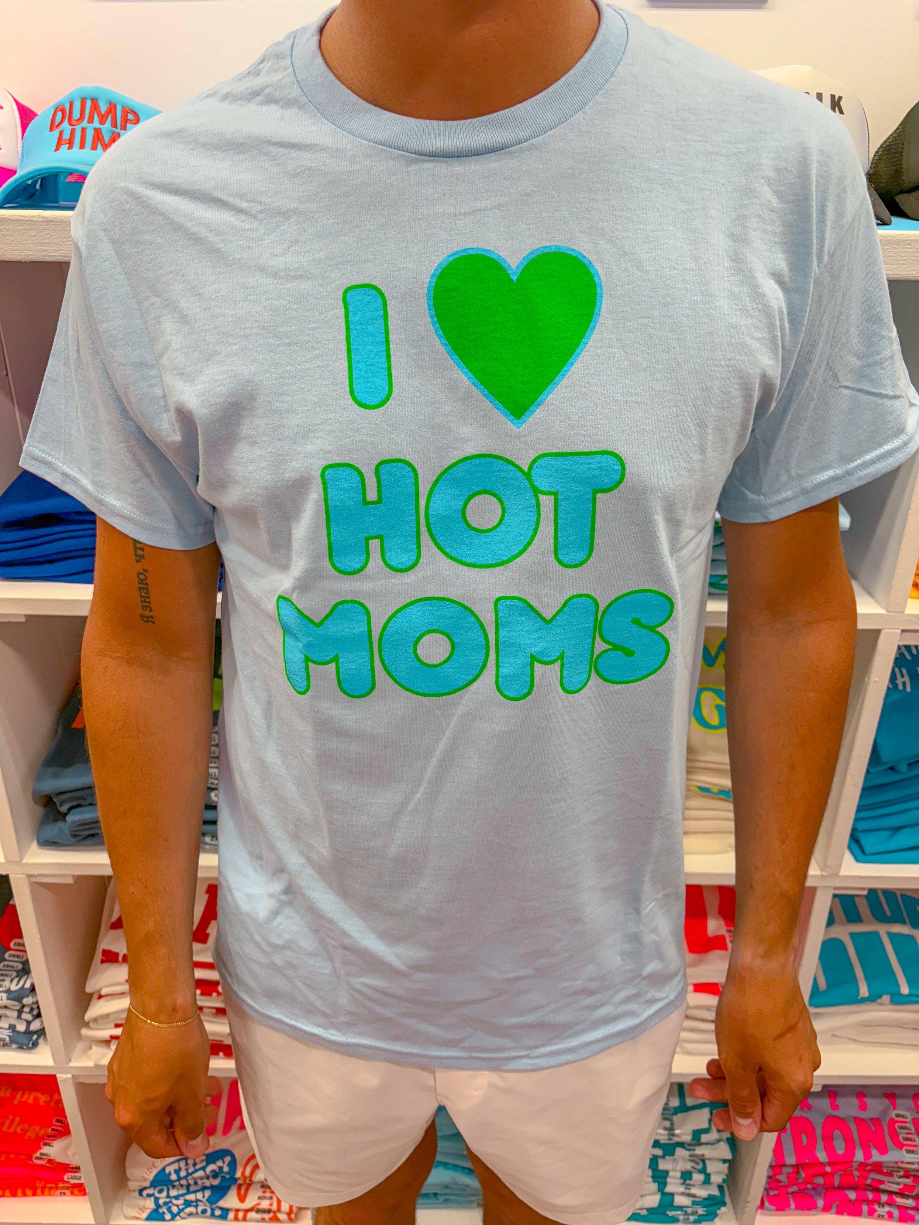 I LOVE HOT MOMS T